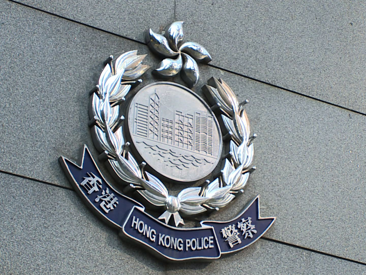 案發在凌晨近1時，警方接報一對夫婦於九龍塘玉蘭路一個單位發生爭執。（港台圖片）