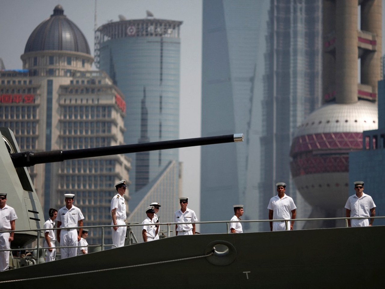 澳洲國防部宣布選定向日本採購11艘新型護衛艦。圖為2012年澳洲海軍「巴拉瑞特」號護衛艦外訪情況。（路透社資料圖片）