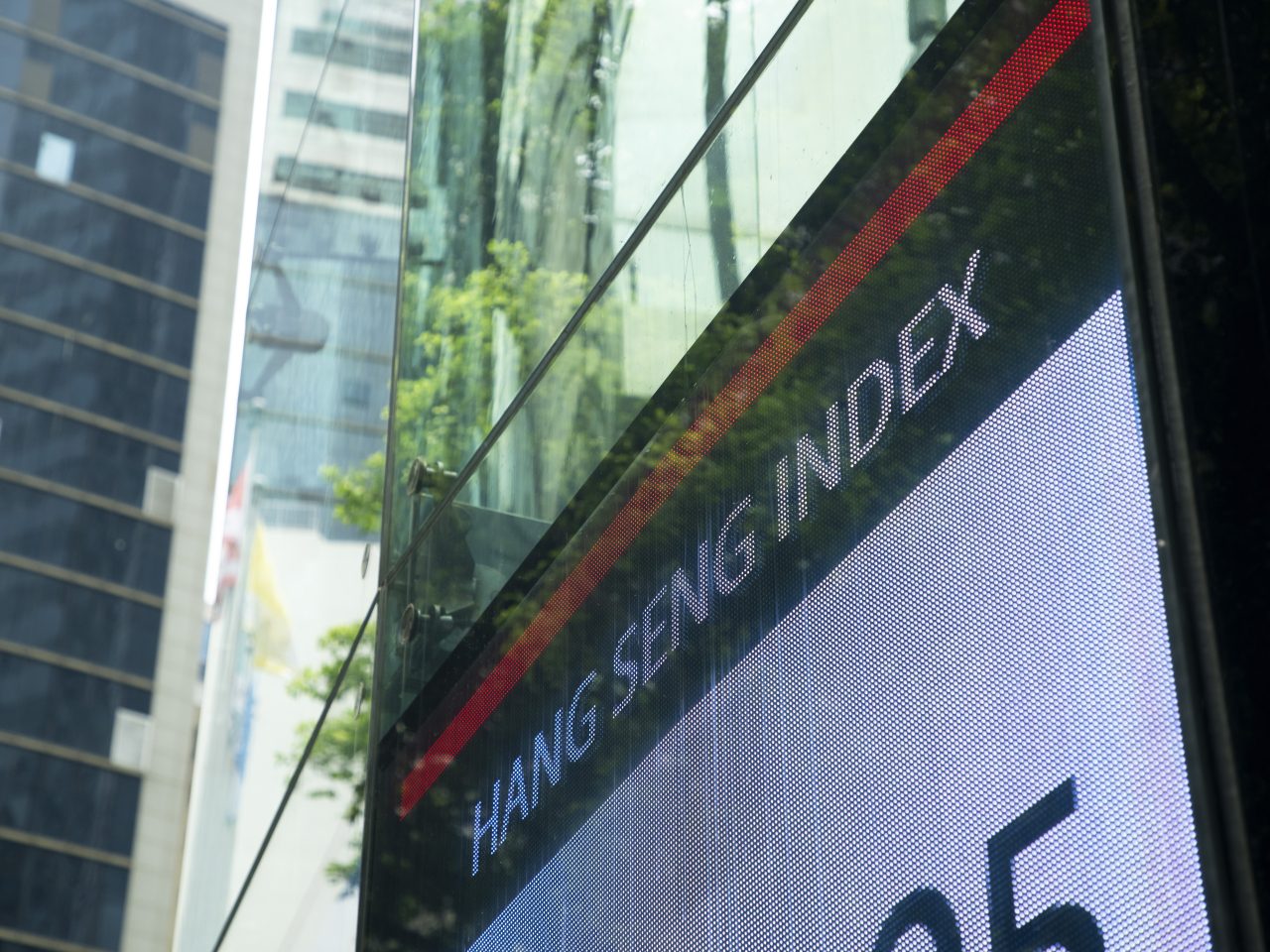 Hong Kong's benchmark share index rose by almost a third of a percentage point at the opening. File photo: RTHK