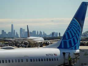 United Airlines hit by 'systemwide tech issue'