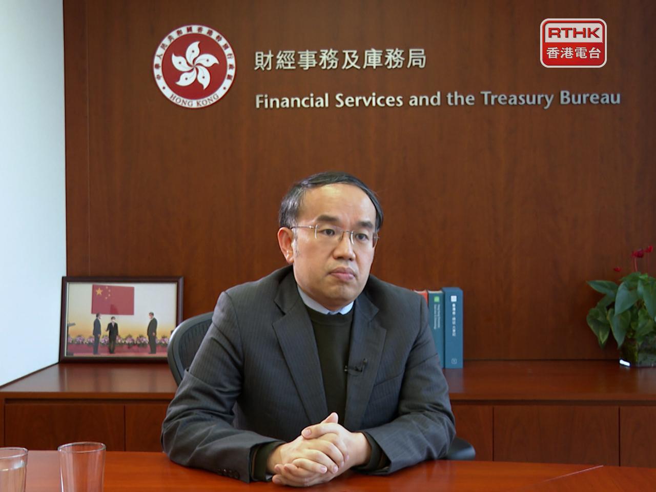 部分借款人在僱傭合約即將完結時大額借貸後失蹤，許正宇建議無抵押貸款還款期不長於合約餘下期限。（港台圖片）