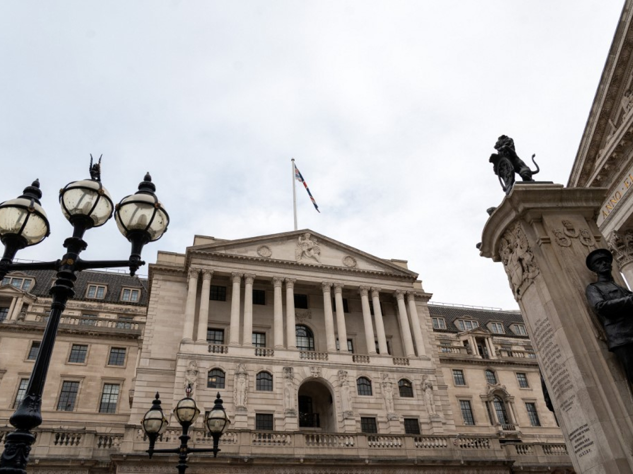 英倫銀行一如市場預期減息0.25厘，指標利率減至4厘。（法新社）