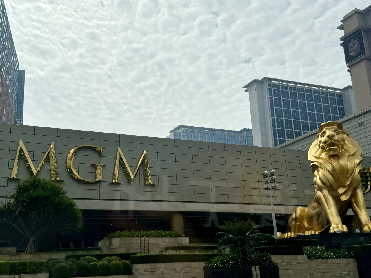 美高梅中國上半年盈利23.8億元，按年跌約11%。（法新社資料圖片）