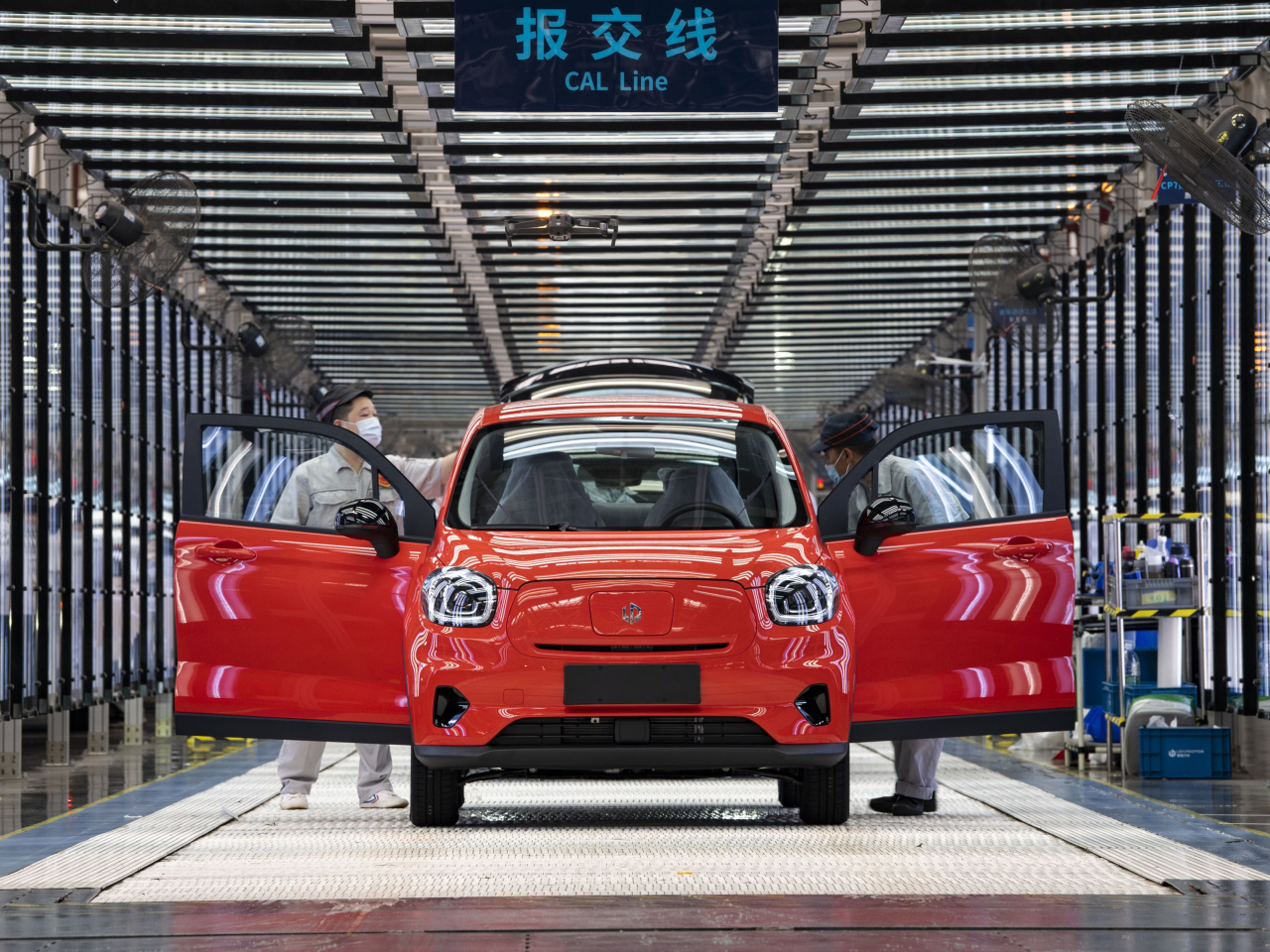 內地7月新能源車市場零售98.7萬輛，按年升12%，按月跌11.2%。（新華社資料圖片）