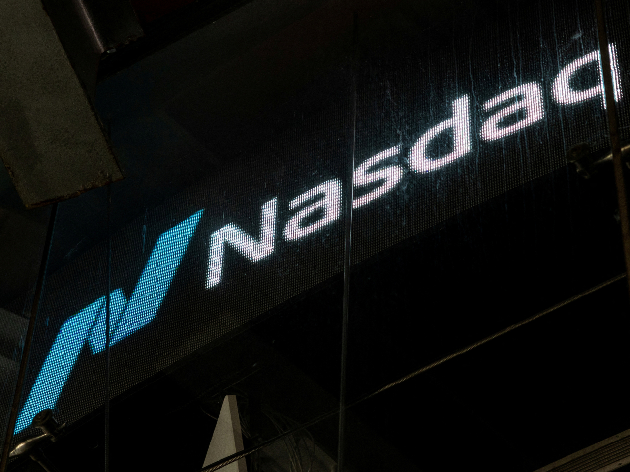 US stocks hit new highs on tech and Fed optimism