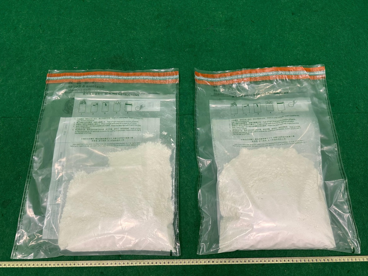 艙行李箱藏有約3公斤懷疑可卡因，估計市值約240萬。（政府新聞處）