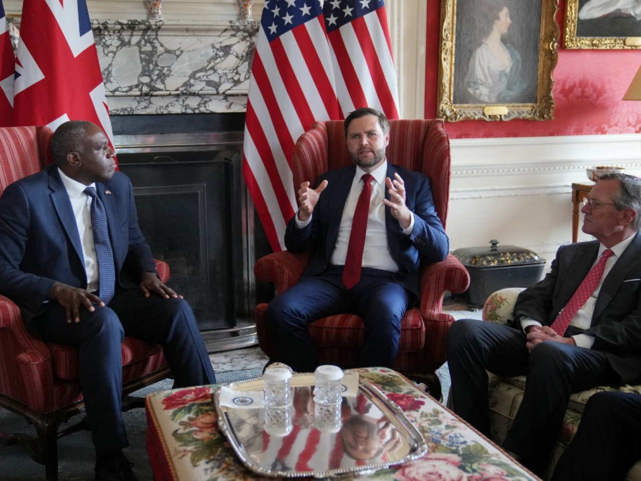 US Vice President JD Vance and Britain's Foreign Secretary David Lammy discuss the Ukraine situation at Chevening House, in Chevening, southeast England. Photo: AFP