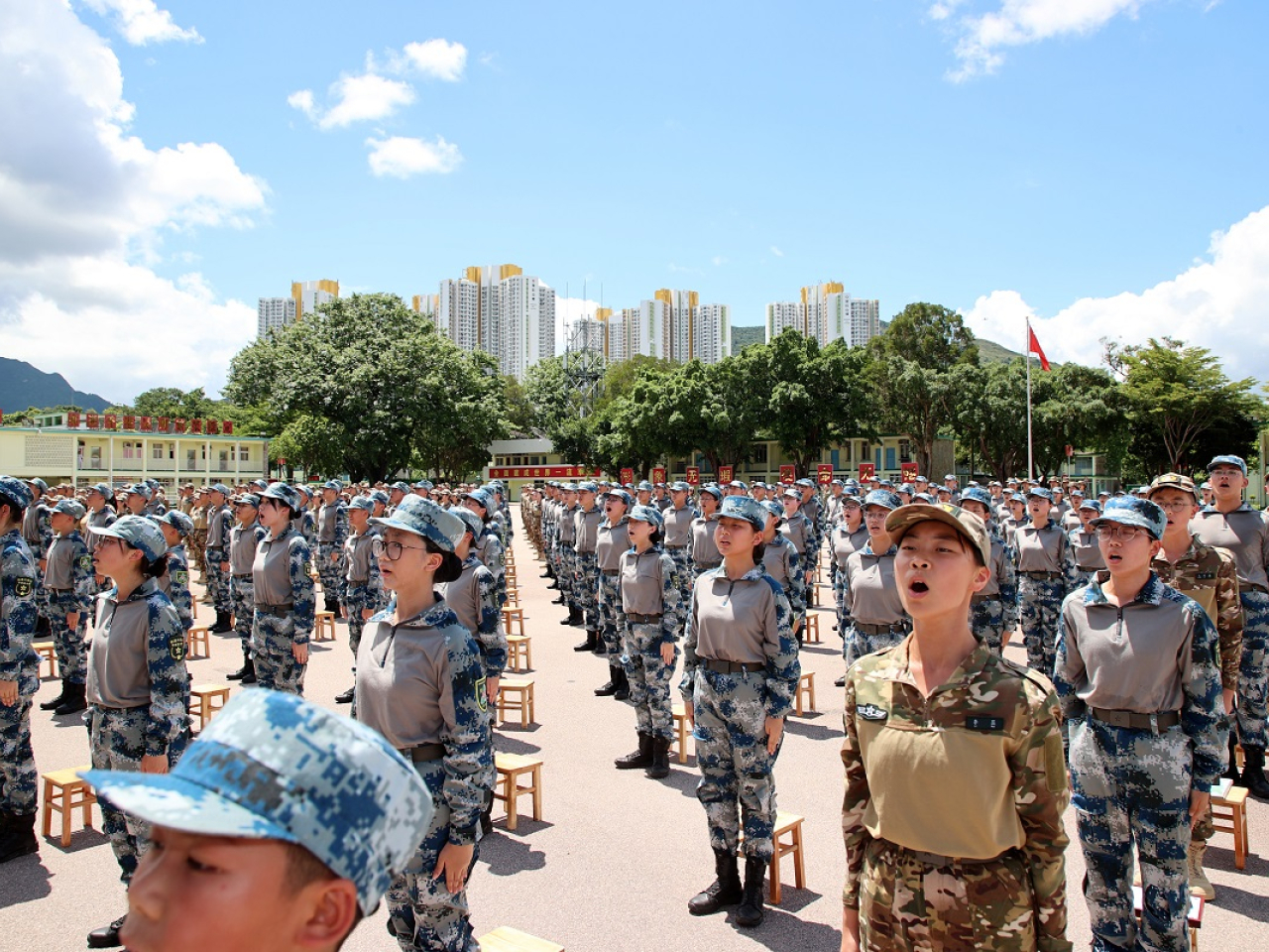 體驗營在解放軍駐港部隊新圍軍營結業並舉行閉營典禮。（駐港解放軍提供）