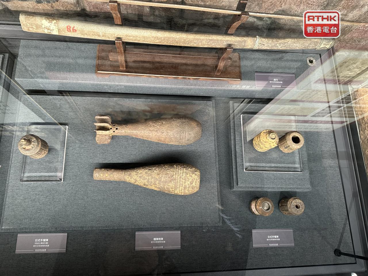 紀念館展出日軍侵華時所用的武器。（仇志榮攝）