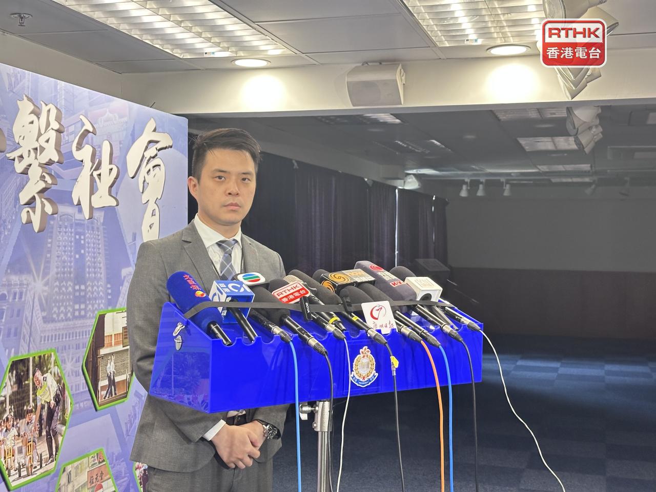 警方接獲報案指，過去一年內深水埗、旺角及灣仔區多間超市，發現有膠樽裝加系可口可樂及七喜懷疑被注入尿液。（實習記者鄒潔怡攝）