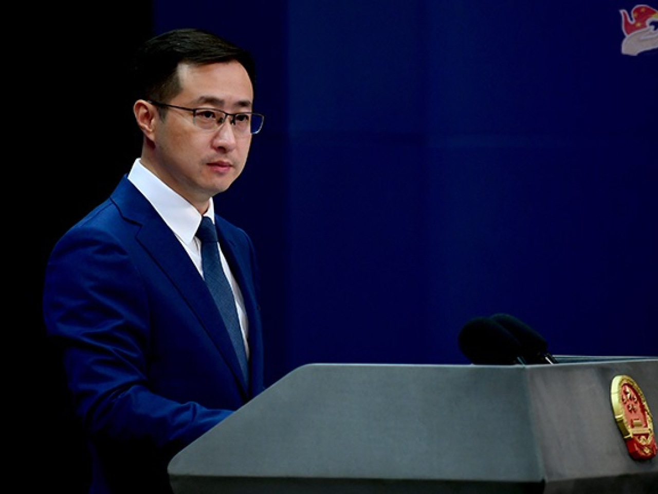 林劍說，中方敦促有關國家和機構停止為反中亂港分子撐腰張目，停止干涉中國內政。（外交部網頁圖片）