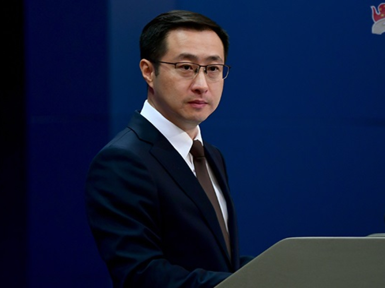 林劍說希望美方與中方共同按照兩國元首通話達成的重要共識，發揮好中美經貿磋商機制的作用。（中國外交部網站圖片）