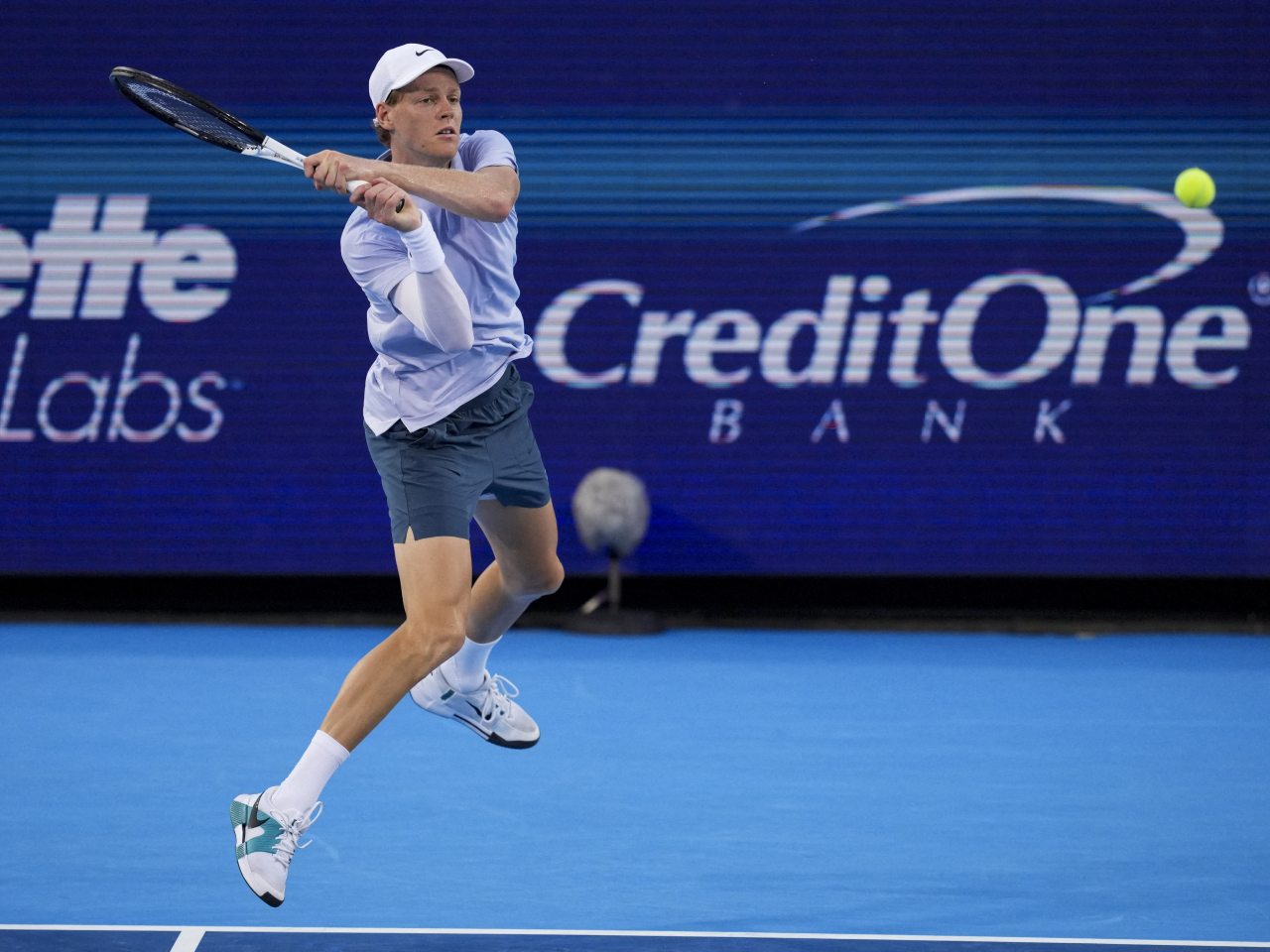 The victory extends Jannik Sinner's winning streak on hard courts to 23 matches. Photo: Reuters