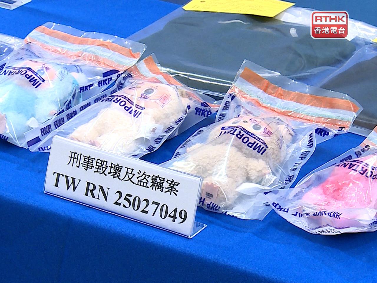警方拘捕3名男童，涉嫌在夾公仔機偷取4隻公仔，總值約1千元。（張連登攝）