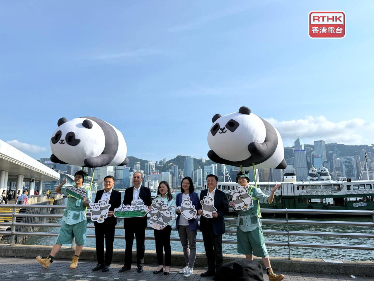 羅淑佩、劉鎮漢、黃嗣輝等出席天星小輪的剪綵儀式。（實習記者林藹晴攝）