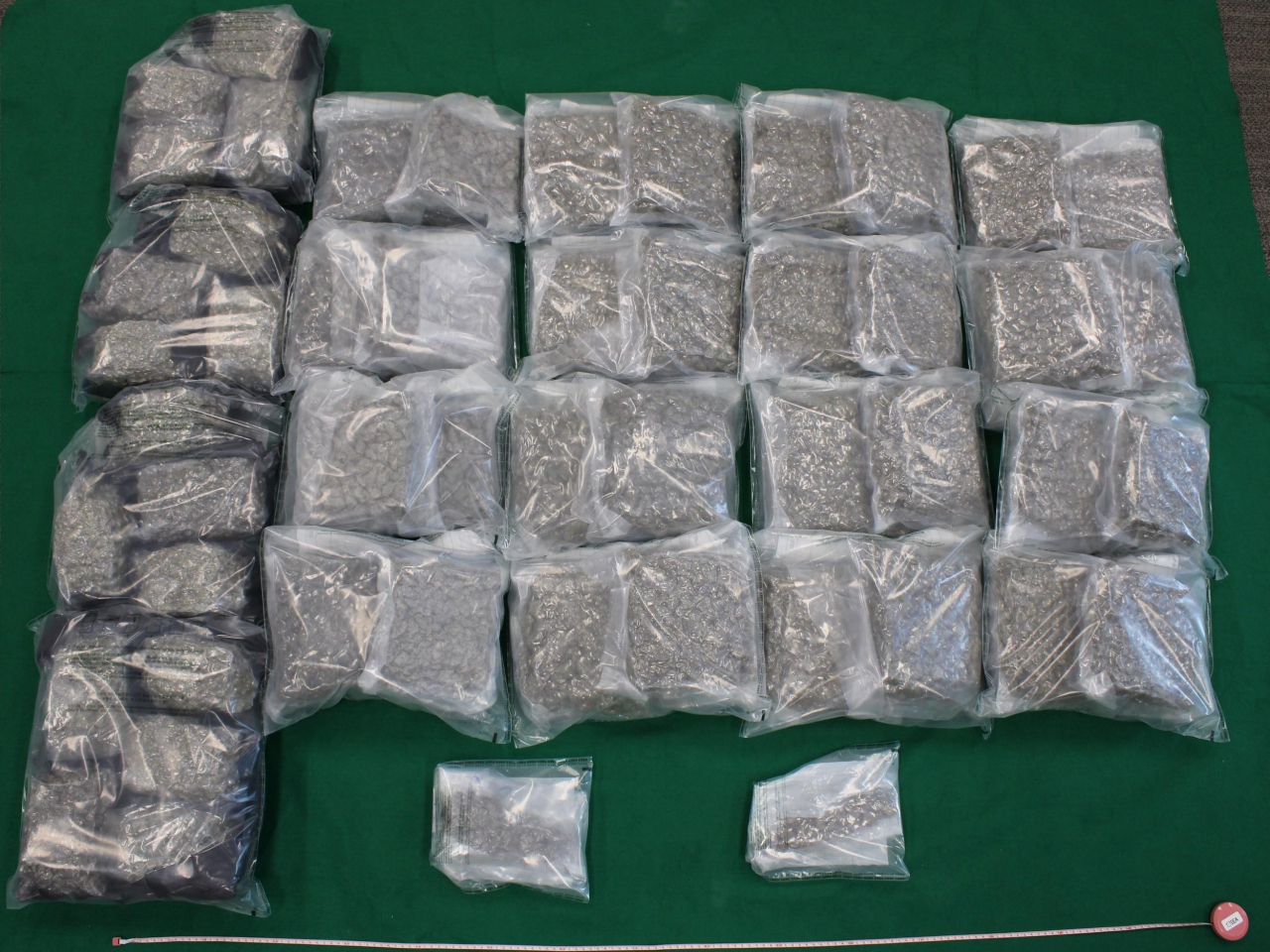 海關於港珠澳大橋香港口岸檢獲一批大麻花毒品。（政府新聞處圖片）