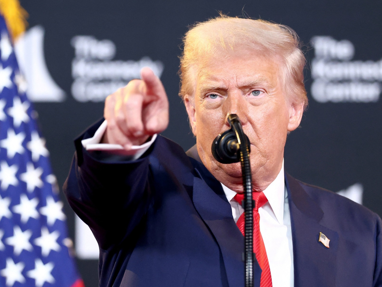 Donald Trump says he can declare a "national emergency" to extend federal control over Washington DC's police force. Photo: Reuters