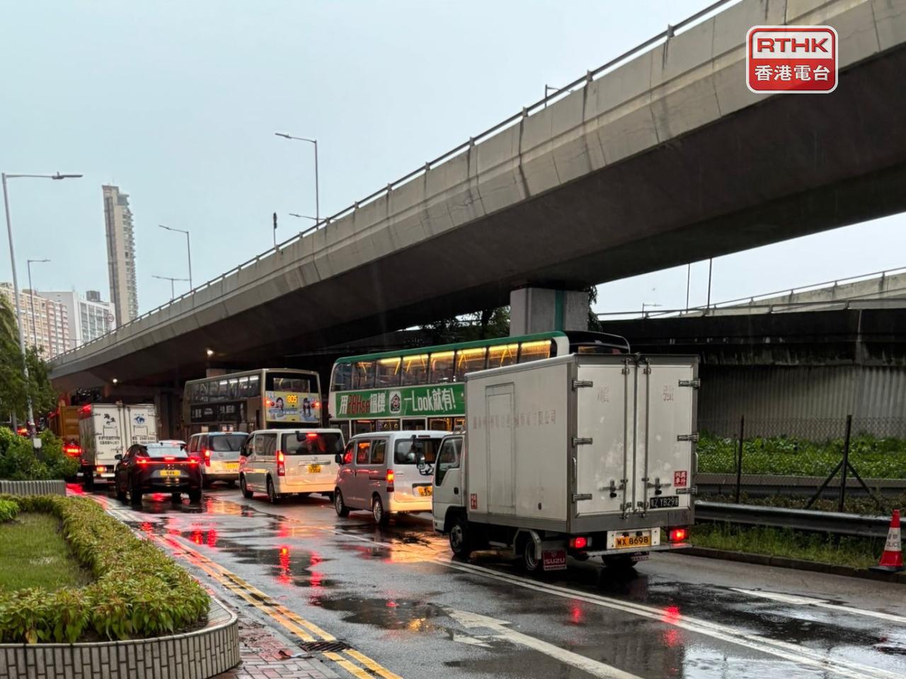 天文台表示，港島中西區有特大暴雨。（周國安攝）