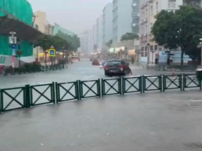 澳門氣象局發出黑色暴雨警告　氹仔多處因水浸封閉