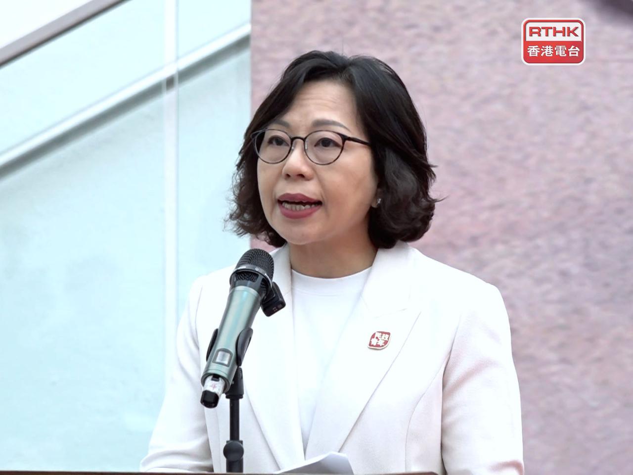 麥美娟指民青局在全港18區舉辦一系列紀念活動，讓市民更加了解國家和香港的抗戰歷史。（施華駿攝）