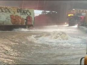 天文台早上一度发「黑雨」警告　南区雨量较高多处水浸