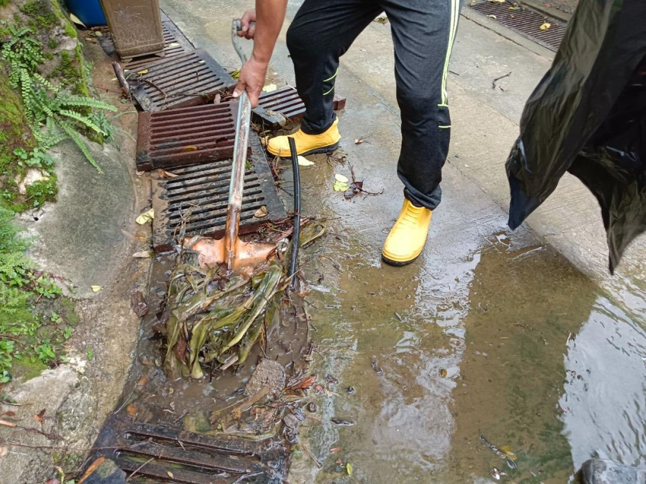 截至下午5時，渠務署確認6宗水浸個案，所有個案已完成處理及清除積水。（渠務署社交網站圖片）