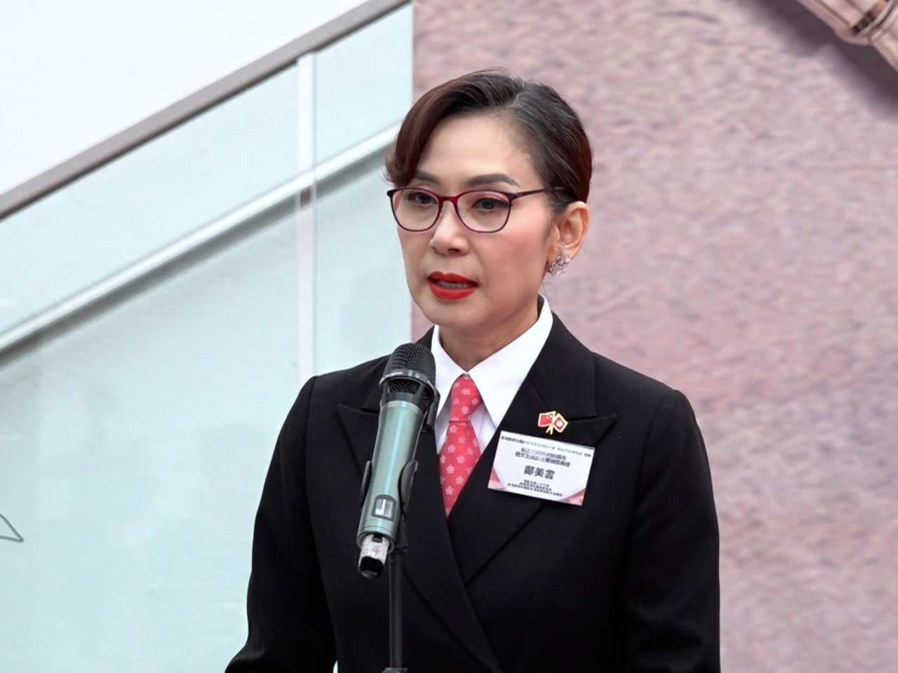 Cally Kwong praises the participants of an essay and photography competition for recording the history of the war.  through their words and lenses. Photo: RTHK