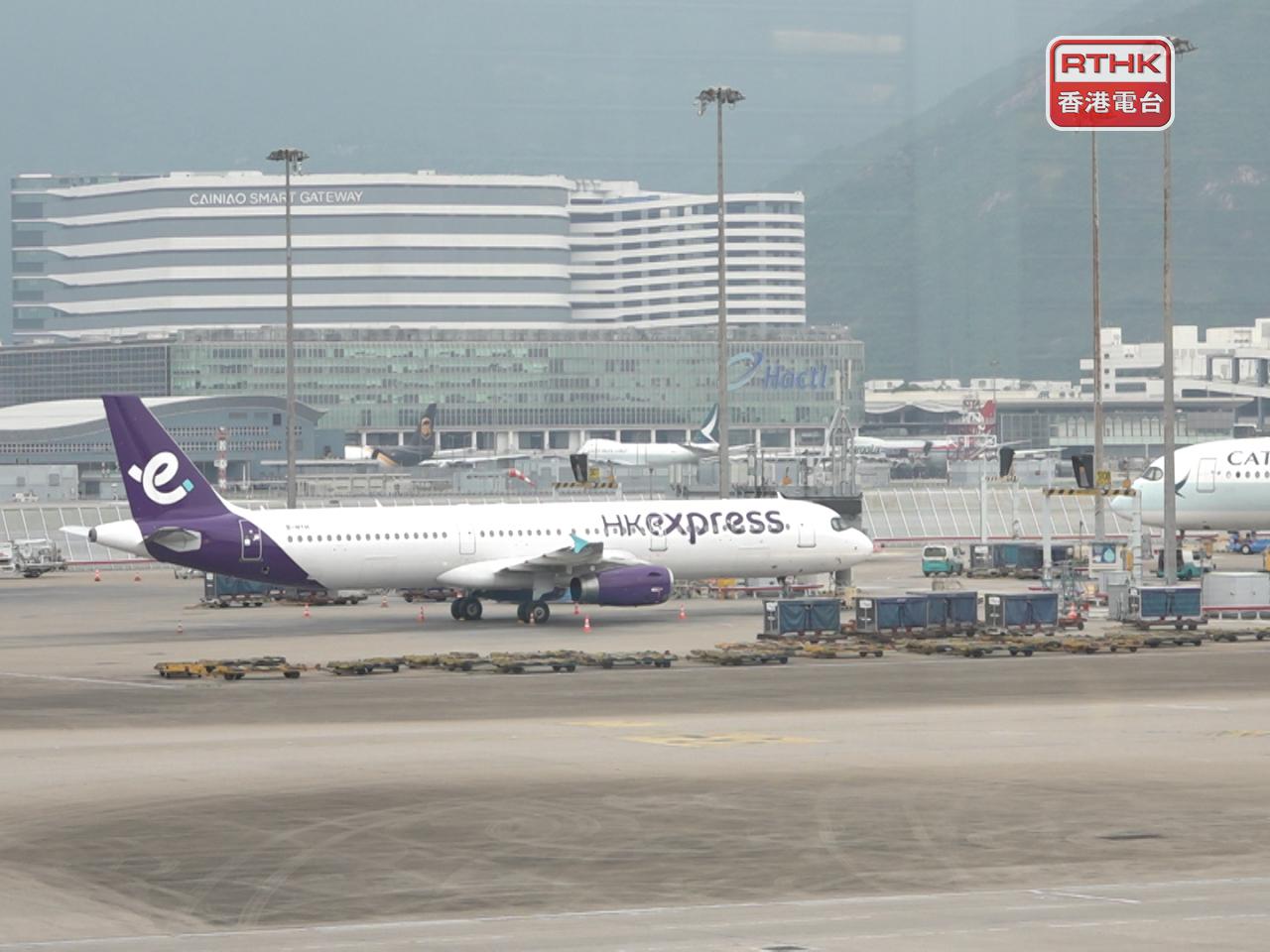 機管局表示，暴雨期間，停機坪小範圍發生水浸。（港台圖片）