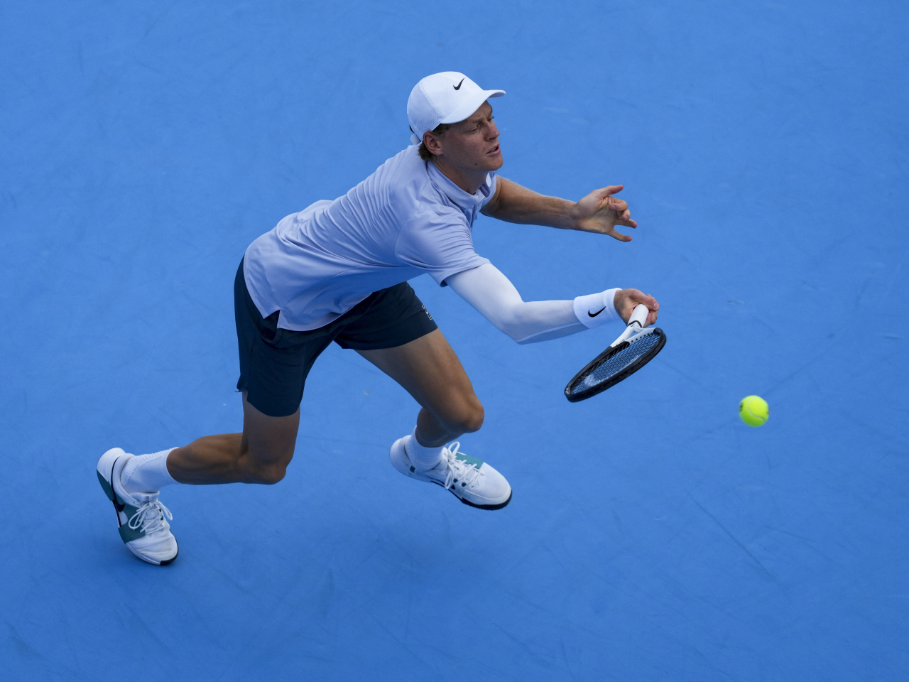 Sinner is now unbeaten in 25 successive hard court matches. Photo: Reuters