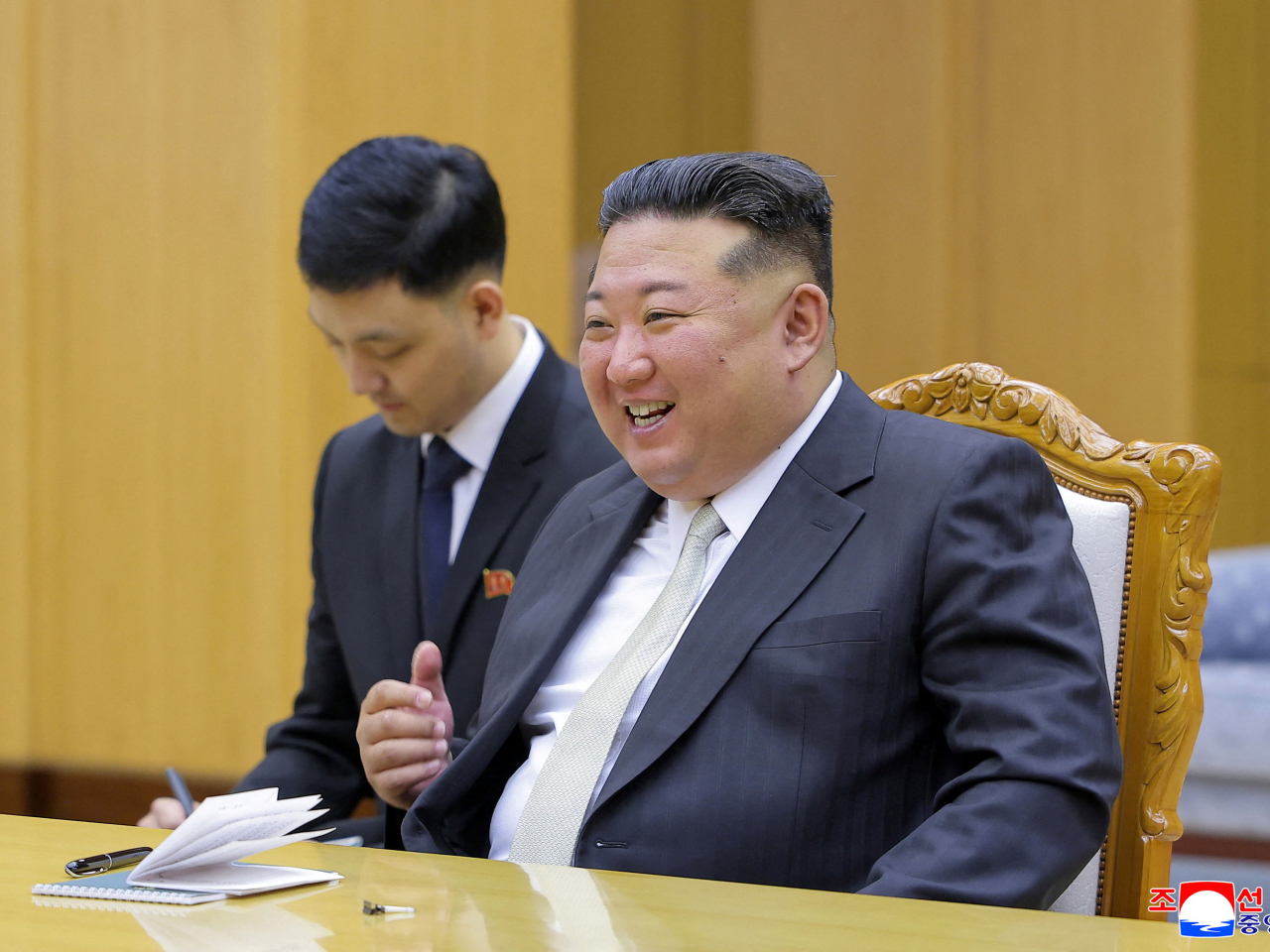 金正恩強調兩國議會在加強朝俄政治合作、營造有利發展雙邊關係中政治與立法環境的重要性。（路透社）