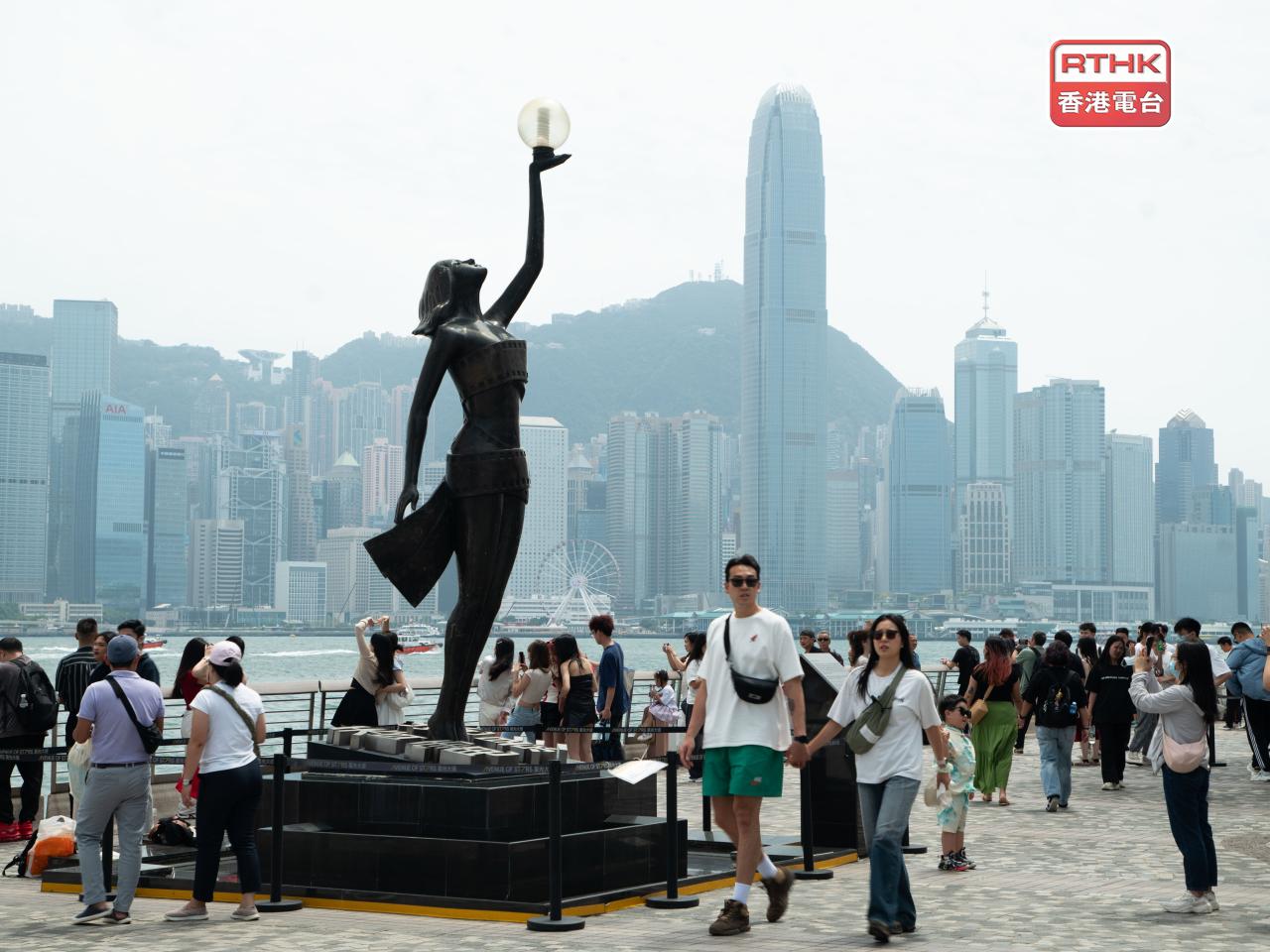 The mainland remains the biggest source of visitors for Hong Kong, but the number of tourists from other parts of the world saw a significant rise. Photo: RTHK