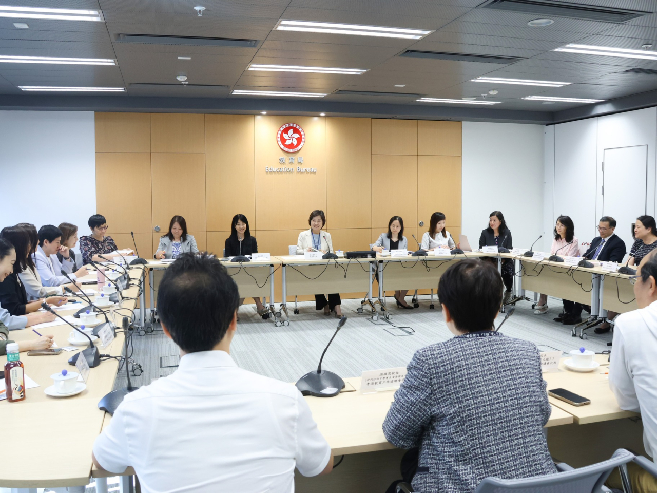 蔡若蓮說，與第三方機構協作及宣傳的規定會與時並進，不斷完善制度，同時提醒業界必須嚴格遵守相關法例。（蔡若蓮社交專頁）