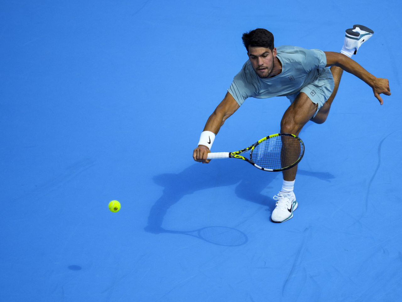 Carlos Alcaraz fails to make one his trademark running return shots against Andrey Rublev. Photo: Reuters