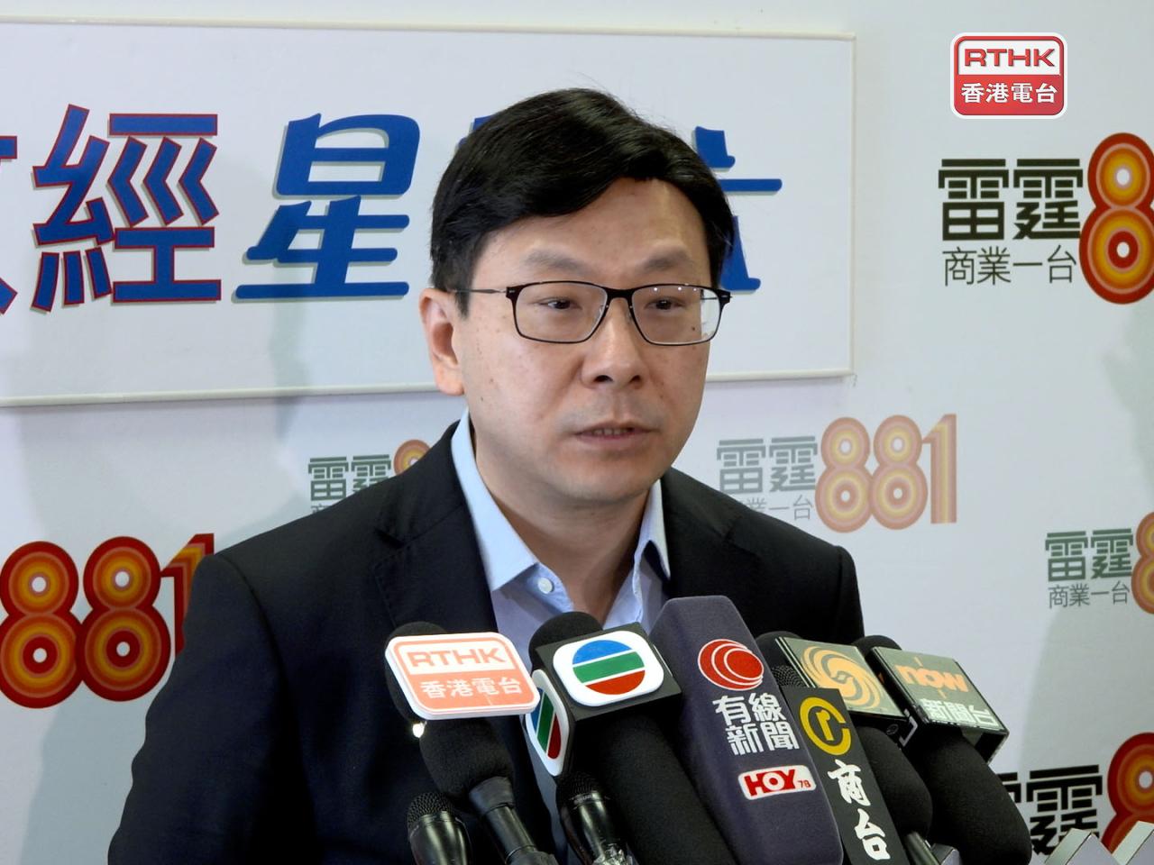 孫玉菡重申，人才要取得永久性居民身份，還要「過多兩關」，完成兩次續簽。（廖漢榮攝）