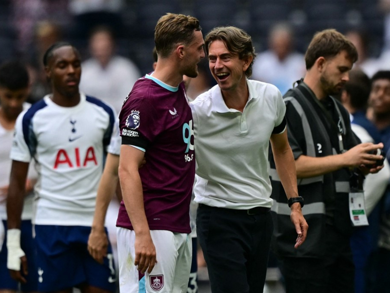 Tottenham manager Thomas Frank, right, shares a word with Burnley midfielder and Danish compatriot Jacob Bruun Larsen, left, at the end of their Premier League match. Photo: AFP