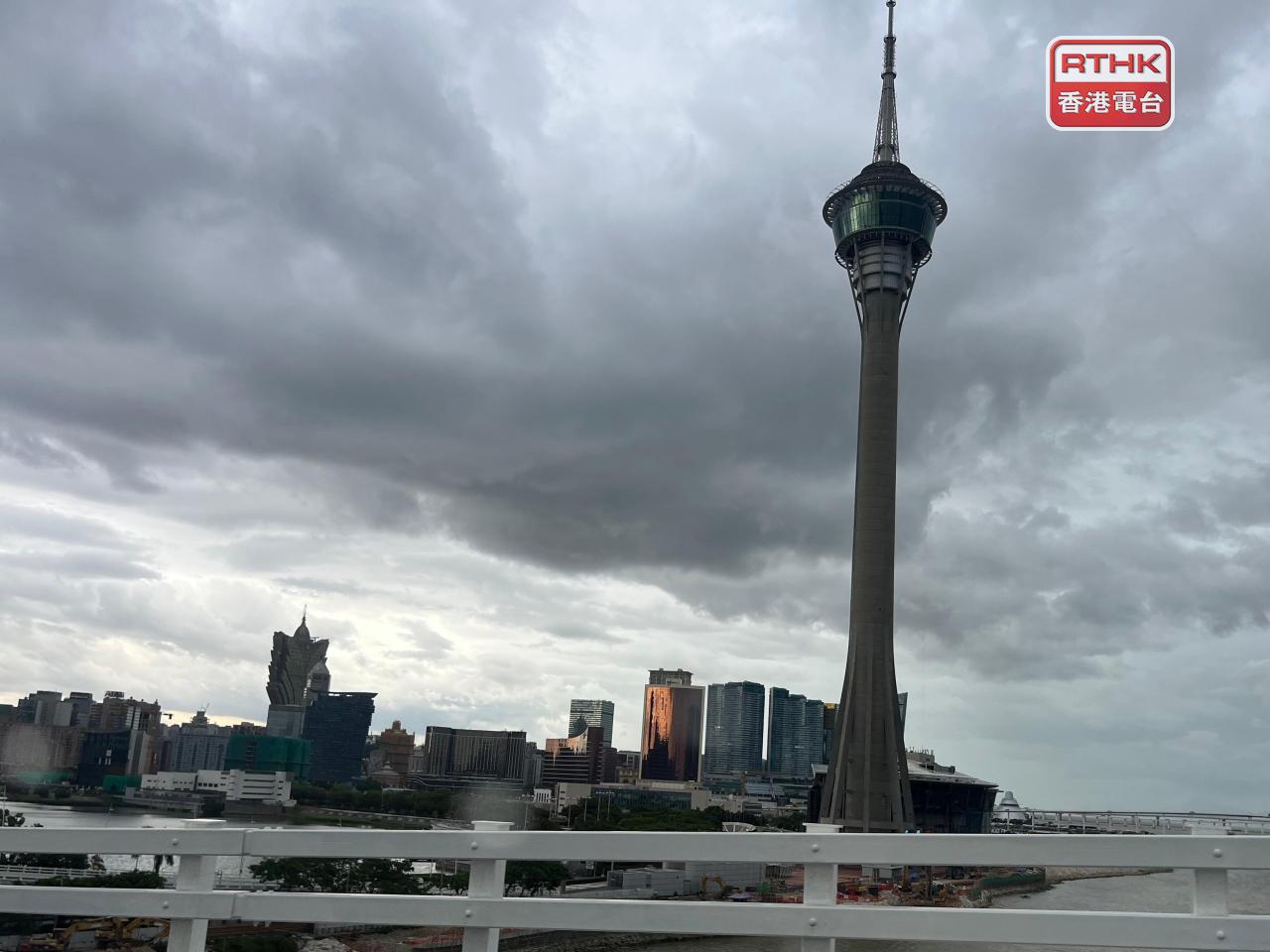 澳門於正午12時改掛三號風球。（鄭月明攝）