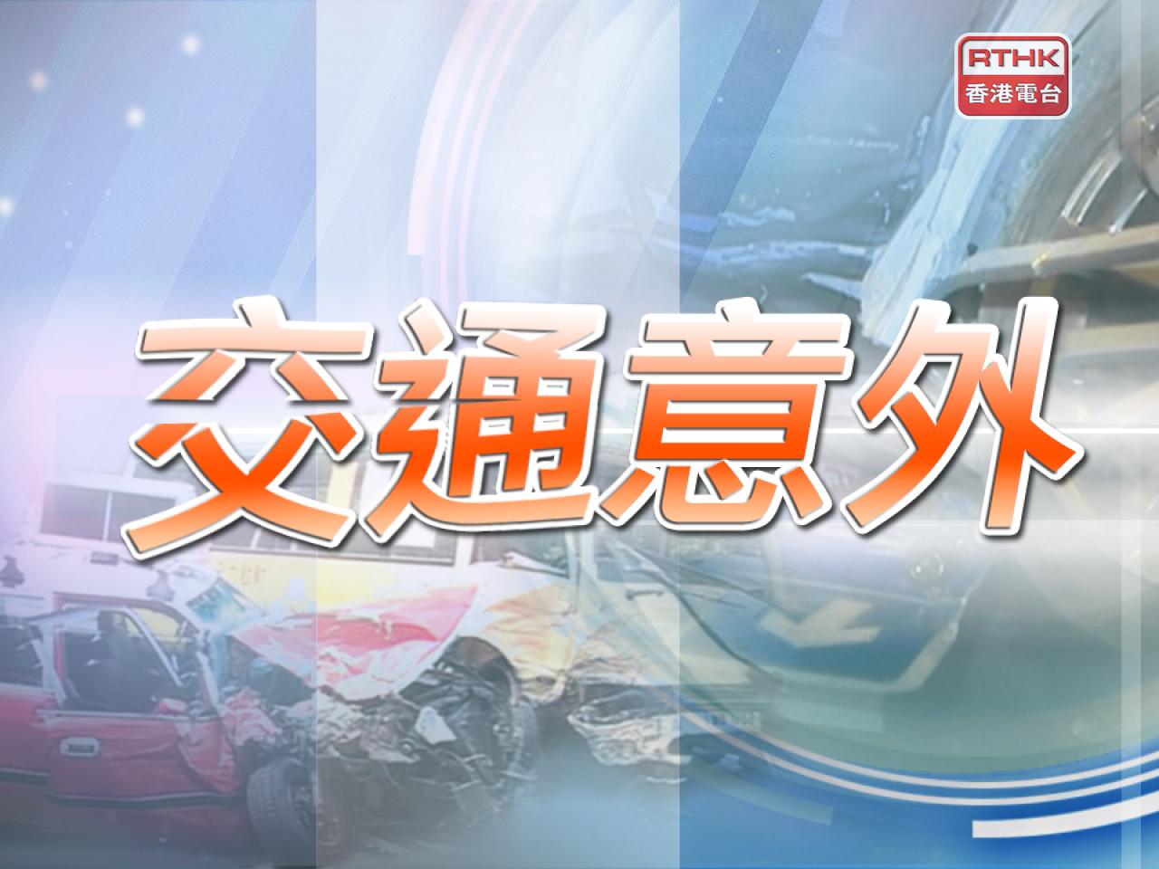 一輛旅遊巴與一輛私家車在九龍塘相撞，4人受傷。
