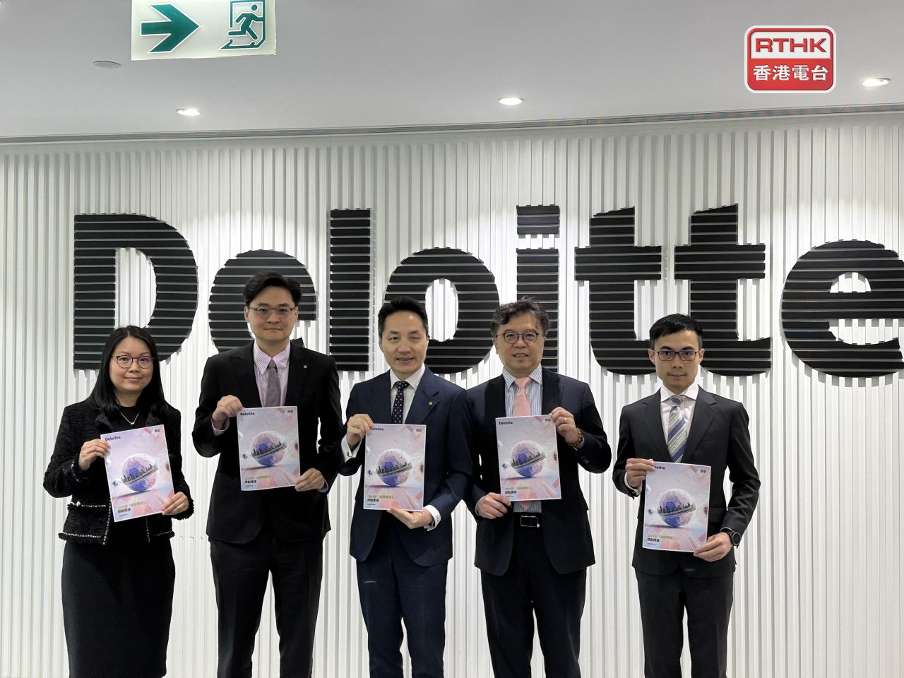 德勤就施政報告提出一系列建議，包括建議分階段延長港股交易時段，首先將港股每日收市時間延長至下午6時；研究擴大港股通的投資者基礎等。（趙嘉駿攝）