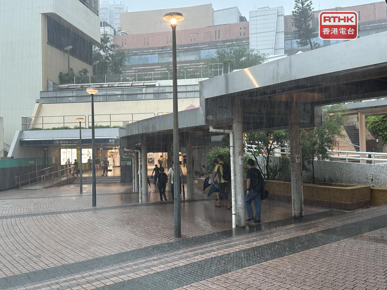 Federation of Trade Unions lawmaker Kwok Wai-keung said more concrete definitions are needed for 'designated staff' in different industries, as many employees are unclear over what to do during extreme weather conditions. File photo: RTHK