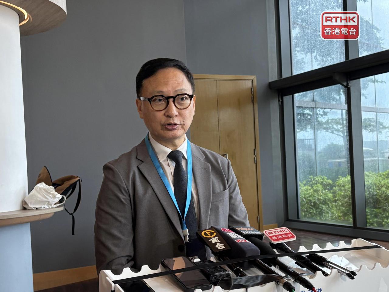 張雲正表示，仍有保險公司積極考慮遷冊來港，相信可帶來業務和人才等資源。（羅煒皓攝）