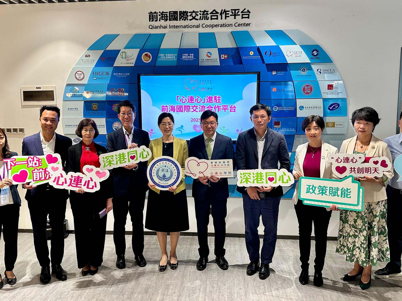 孫玉菡為香港青年看前海：「心連心」共創明天暨參觀前海國際交流合作平台啓動禮主禮。（政府新聞處）