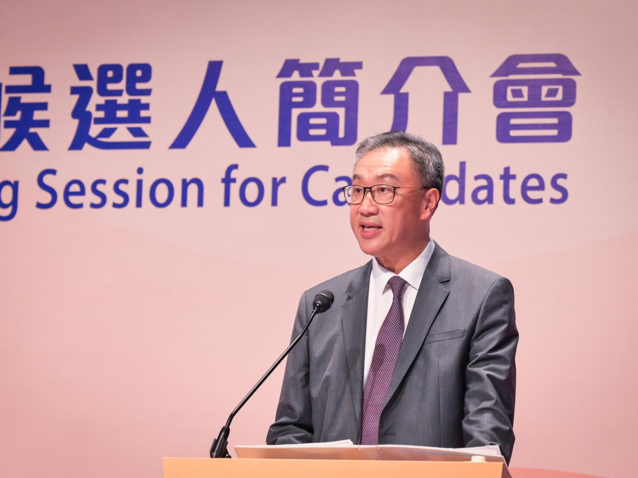 陸啟康重點講解補選與候選人相關的安排及須注意事項。（政府新聞處）