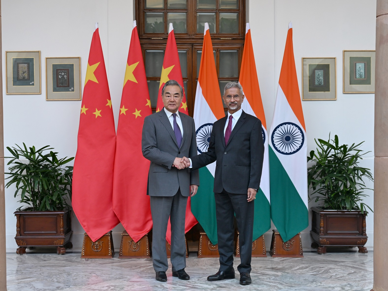 Wang Yi and Subrahmanyam Jaishankar agreed that bilateral relations between China and India are improving. Photo: Xinhua
