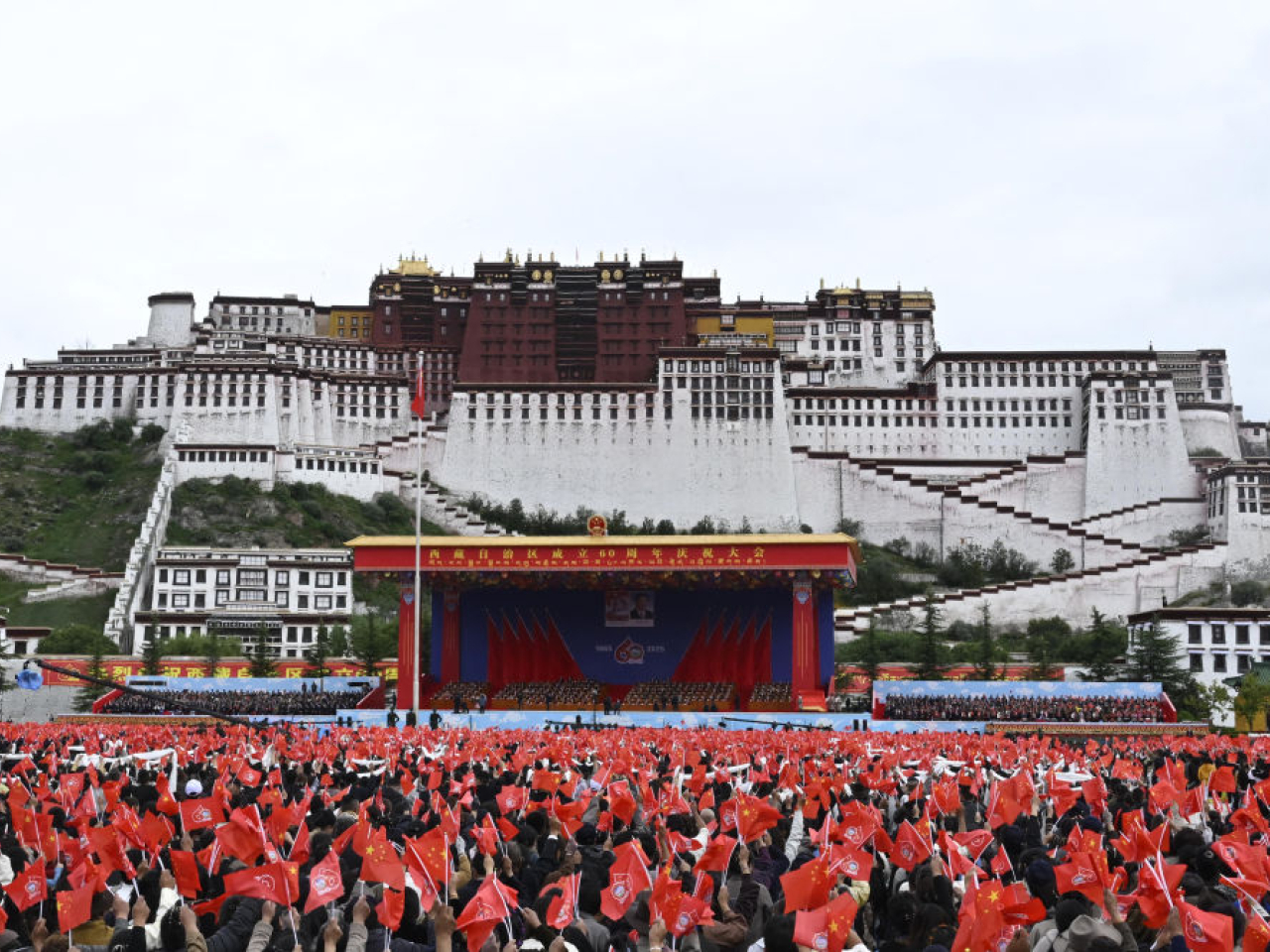 A grand gathering was held in Lhasa to celebrate Xizang Autonomous Region's 60th founding anniversary. Photo: Xinhua
