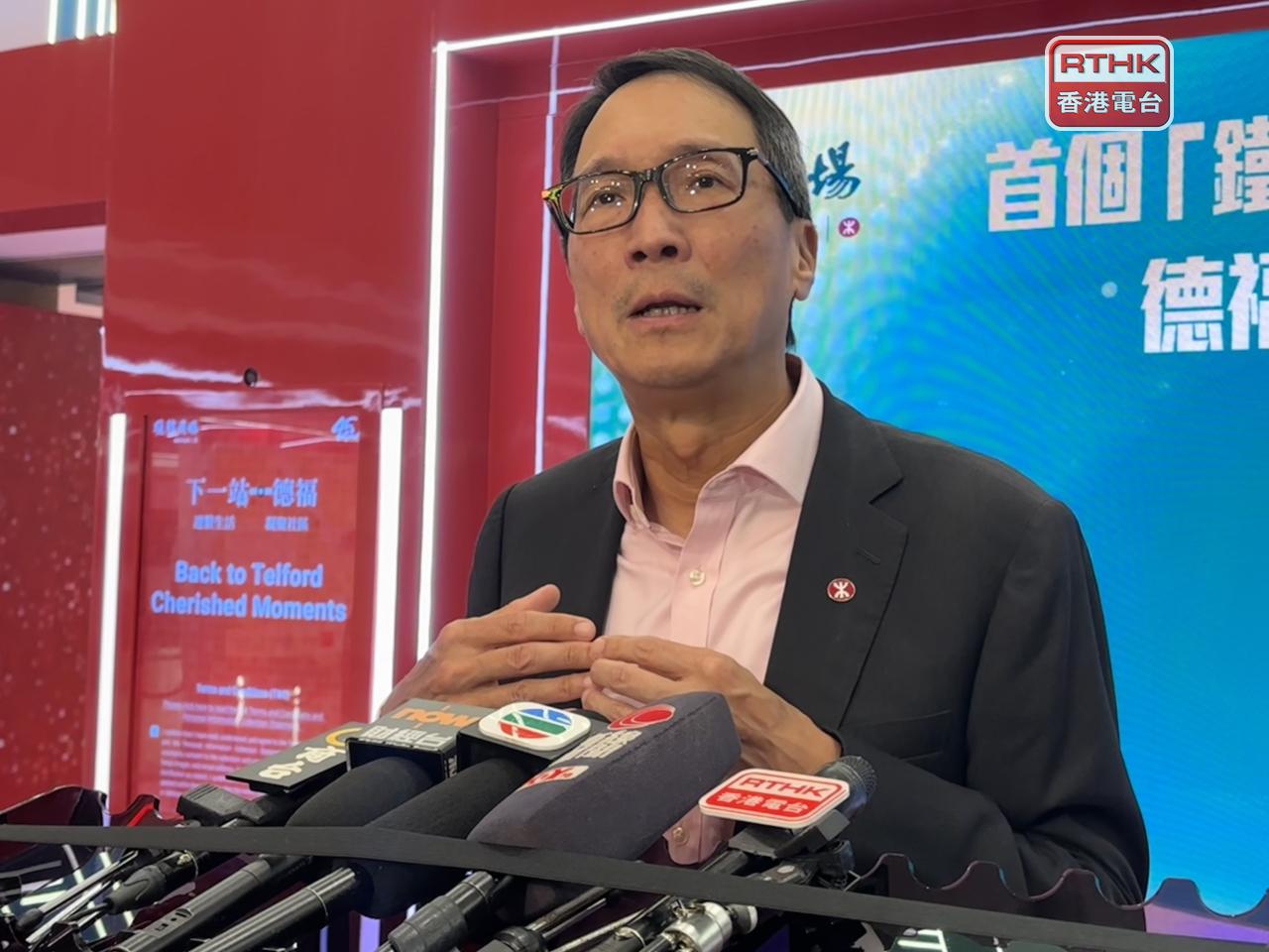 被問到會否減少物業項目的商業部分，鄧智輝說，會不時觀察市場情況，會研究任何方案。（方嘉莉攝）