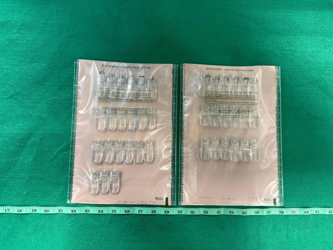 39粒懷疑依托咪酯煙彈藏於兩個糖果包裝袋內。（政府新聞處）