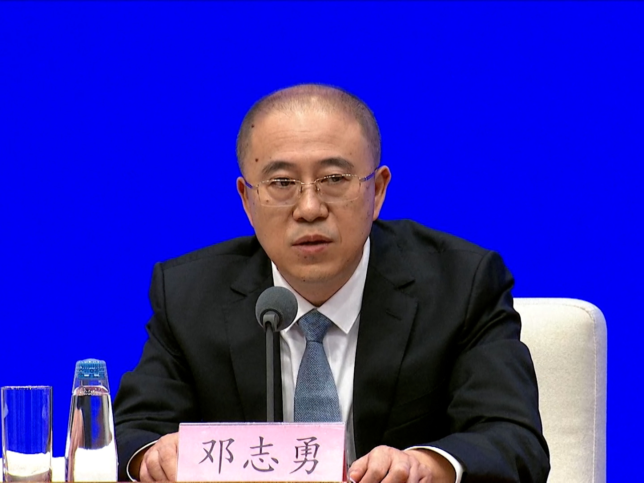 鄧志勇形容，國家平台經濟正處於轉型發展的關鍵時期，過去5年新業態新模式不斷湧現。（央視）