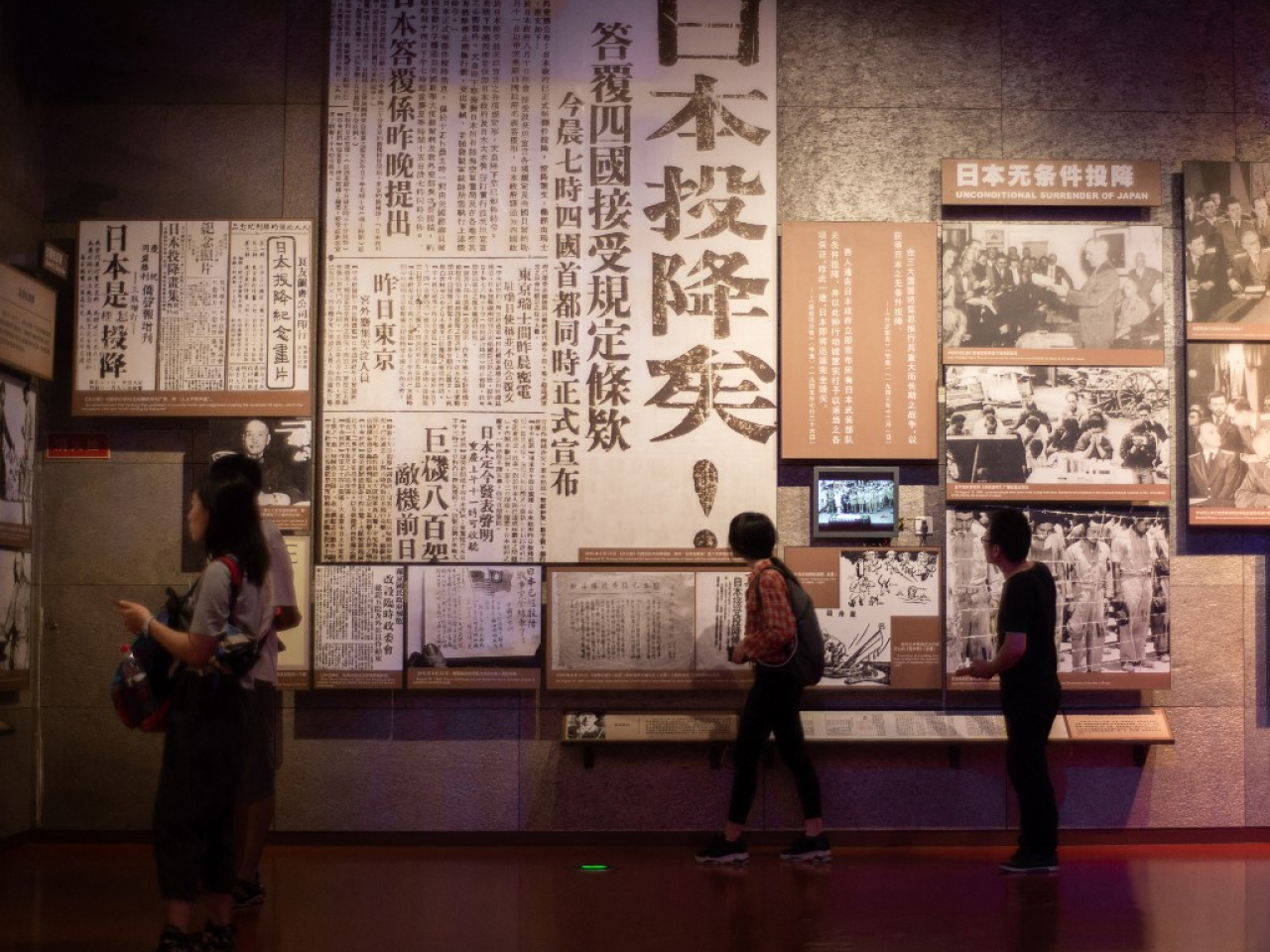 報章報道日本投降消息，成為今天歷史研究一、二手素材。 （法新社資料圖片）