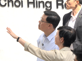 施政報告2025｜李家超視察簡約公屋運作