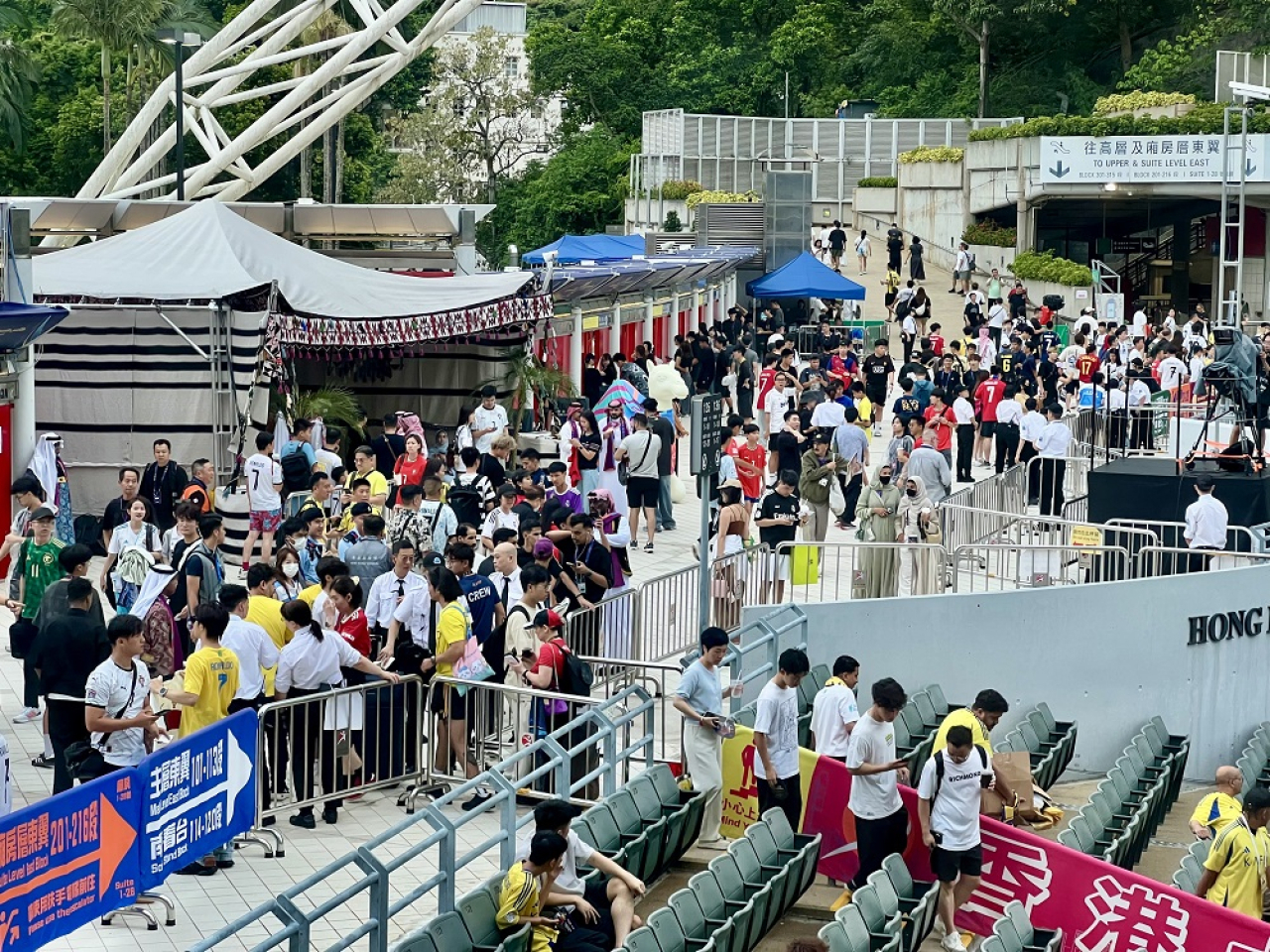 Many fans arrived early to secure their seats well before the scheduled 8pm kick-off. Photo: RTHK